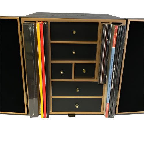 Guns N' Roses - Appetite For Destruction - Locked N' Loaded Edition: The Ultimate F'n Box Complete and in excellent condition, the 7" records are still sealed. Near Mint (NM or M - ) Vinyl